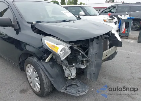 2015 Nissan Versa 1.6 S z USA, uszkodzony, nr VIN 3N1CN7AP1FL924870